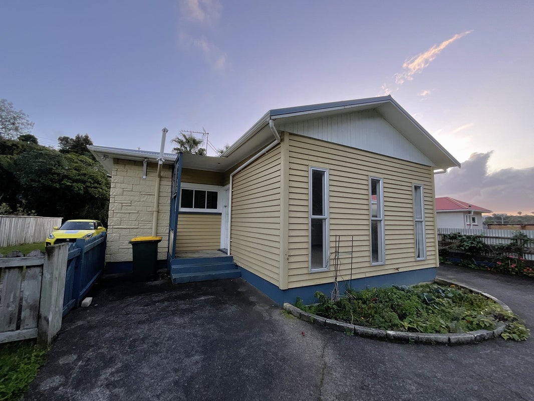 53 Seaview Road, Marfell, New Plymouth - Carousel 2