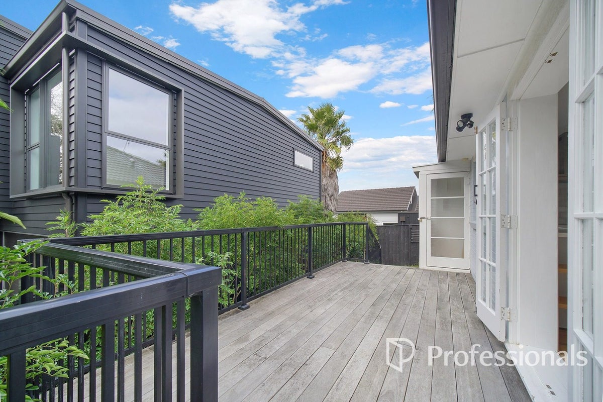 107 Moa Road, Point Chevalier, Auckland - Carousel 11