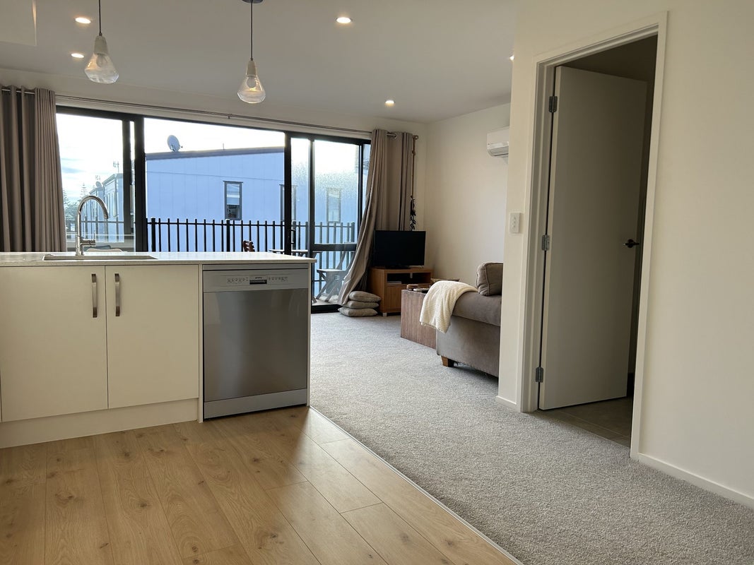 2/8 Unga Place, Beachlands, Auckland - Carousel 2