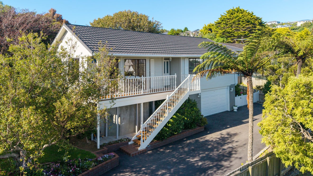 8 Makatote Grove, Churton Park, Wellington - Carousel 1