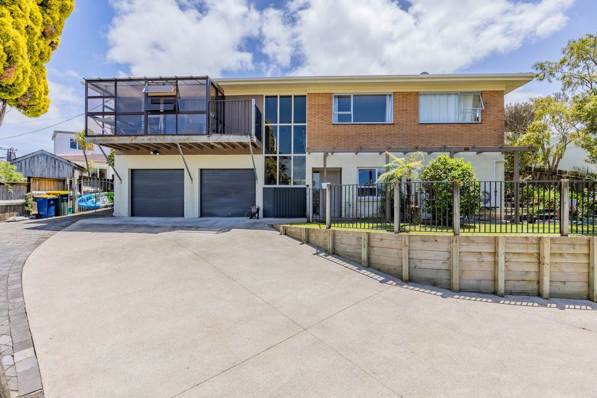 323 Beach Road, Campbells Bay, Auckland - Carousel 1