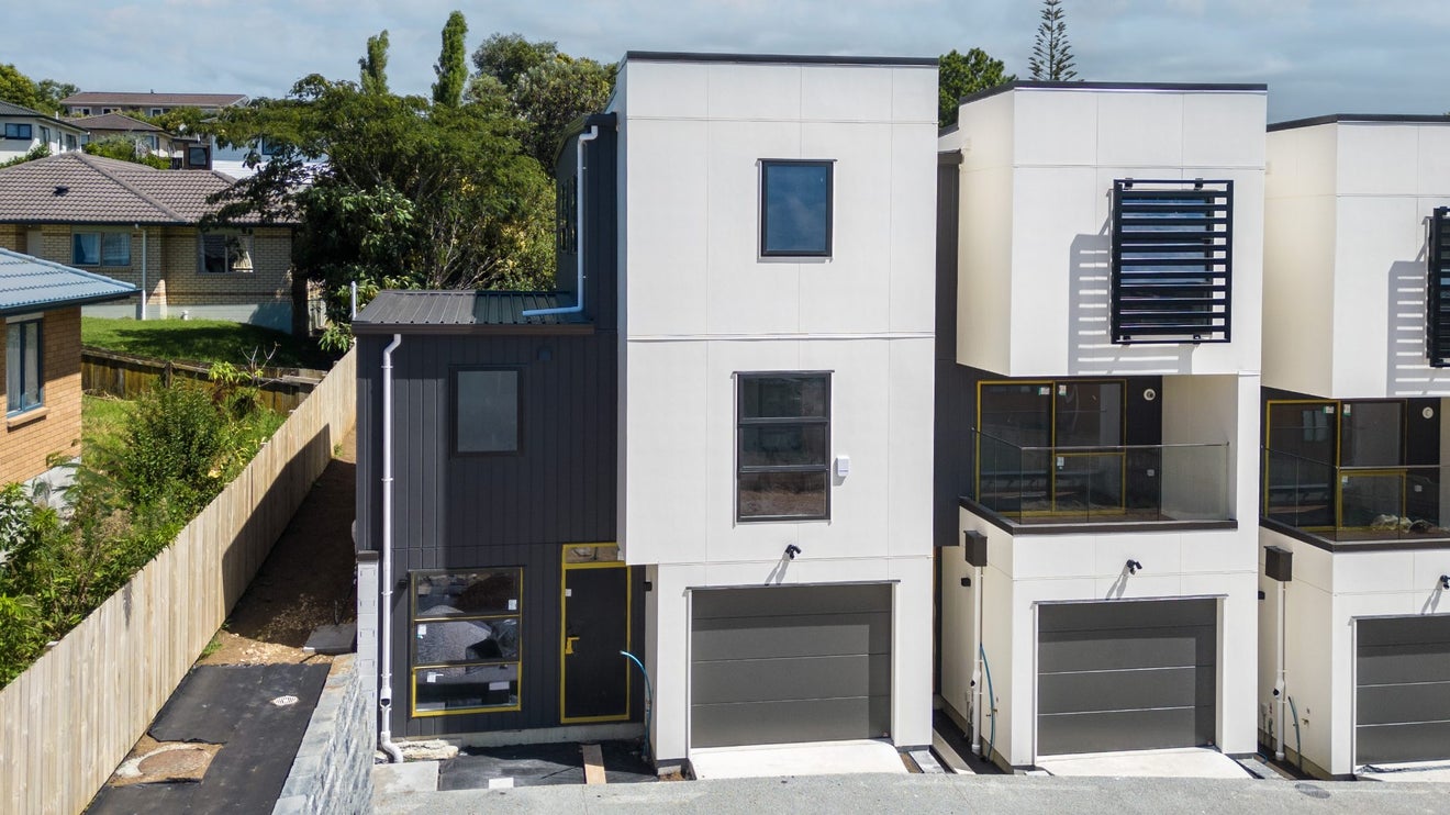 8/14 Hewlett Road, Massey, Auckland - Carousel 1