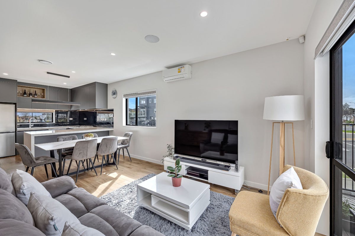 2 Laquinta Place, Flat Bush, Auckland - Carousel 2