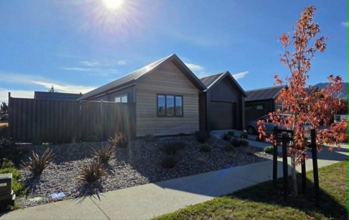 4 Pipson Way, LAKE HAWEA - Carousel 1