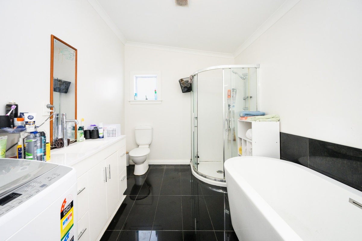 18 Fairs Road, Milson, Palmerston North - Carousel 2