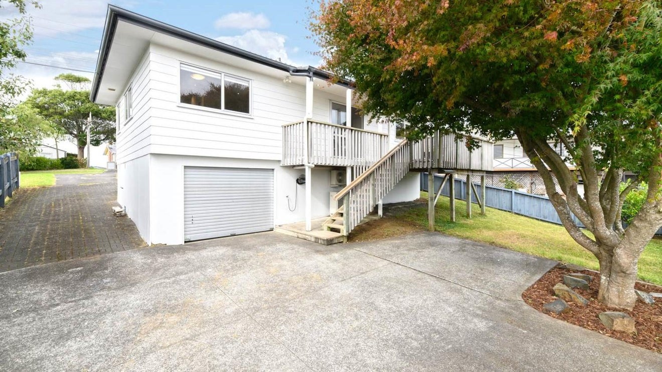 1/375 Wairau Road, Totara Vale, Auckland - Carousel 1