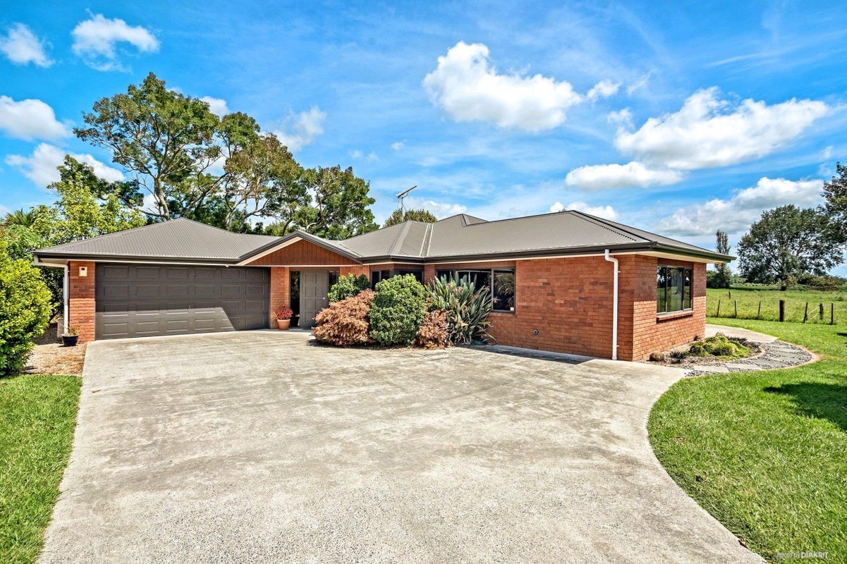 24 Reynolds Drive, Glenview, Hamilton - Carousel 2