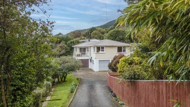 3 South Street, Tawa, Wellington - Carousel 1