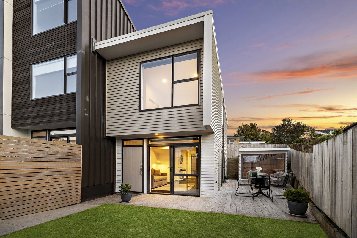 13/15 Chivalry Road, Glenfield, Auckland - Carousel 1
