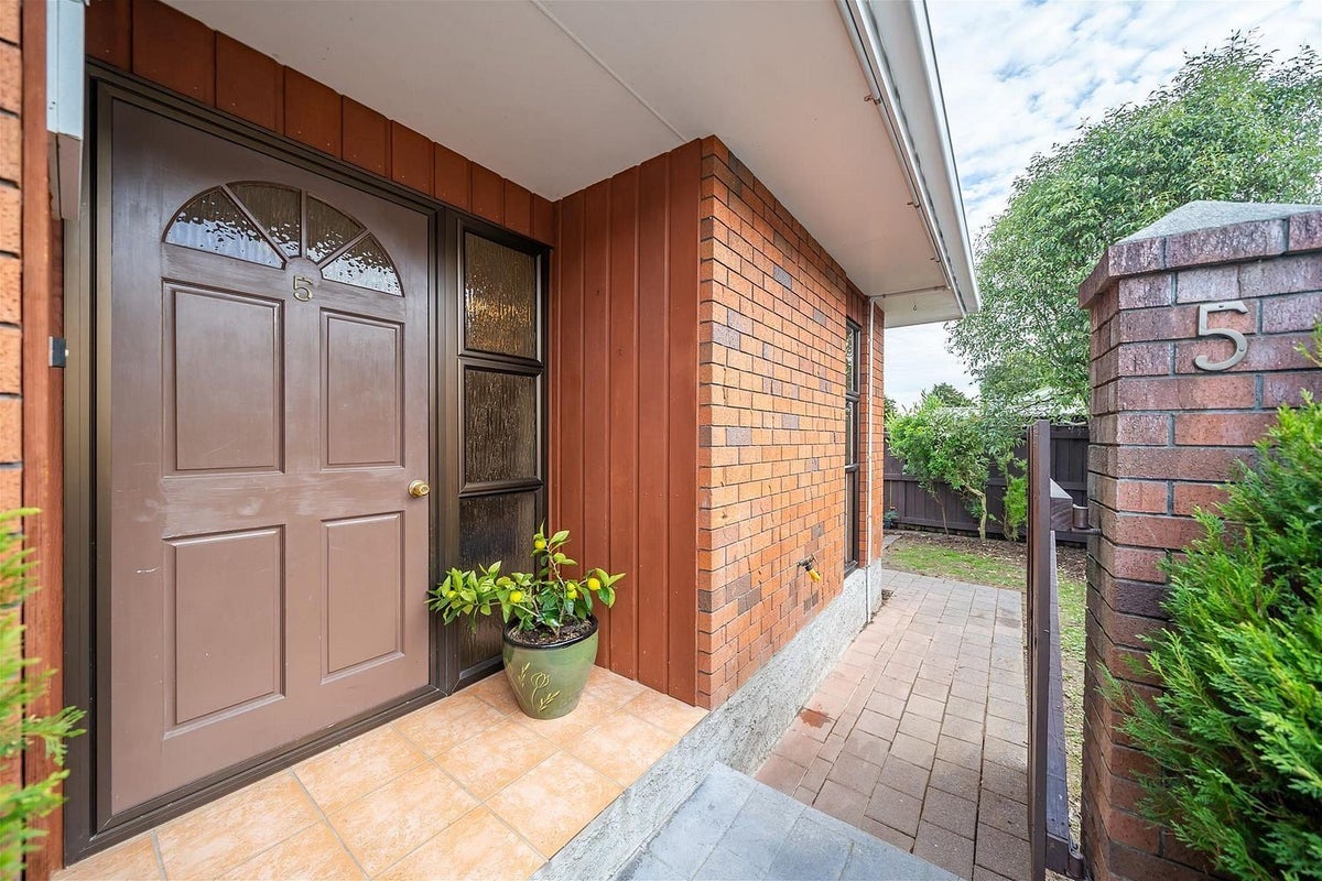5 California Drive, Totara Park, Upper Hutt - Carousel 2