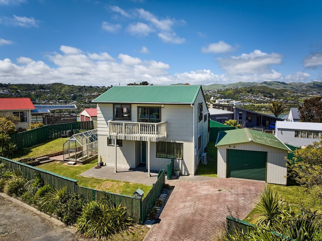 33 Clipper Street, Titahi Bay, Porirua - Carousel 2