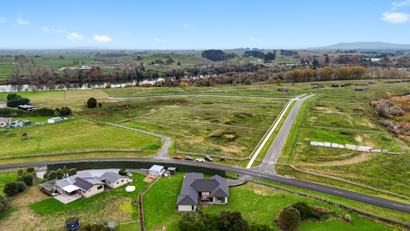 17 Riverside Way, Huntly - Carousel 2