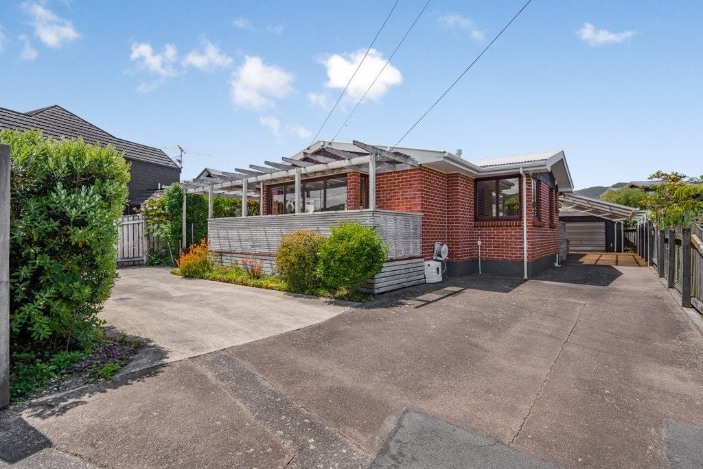 1A Colin Grove, Hutt Central, Lower Hutt - Carousel 1