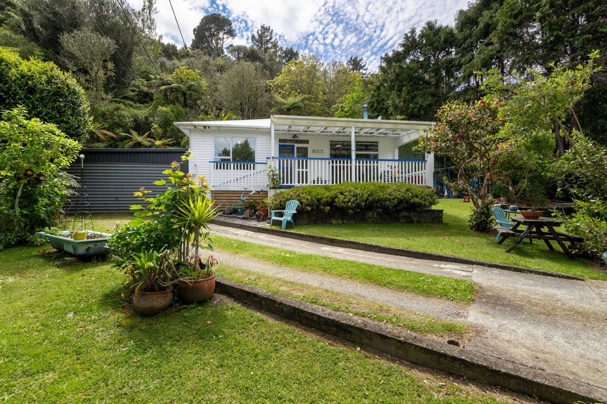 59 Kamahi Street, Stokes Valley, Lower Hutt - Carousel 1