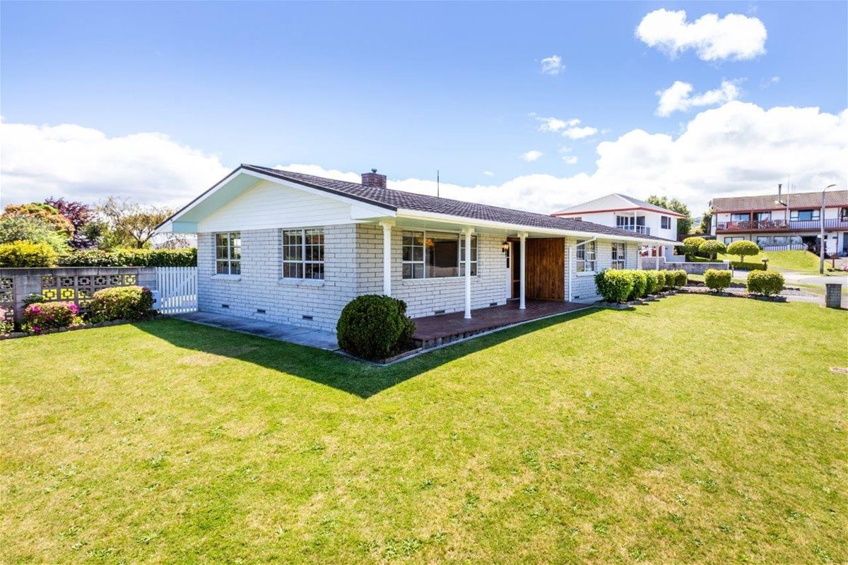 11 Battersea Place, Richmond Heights, Taupo - Carousel 1