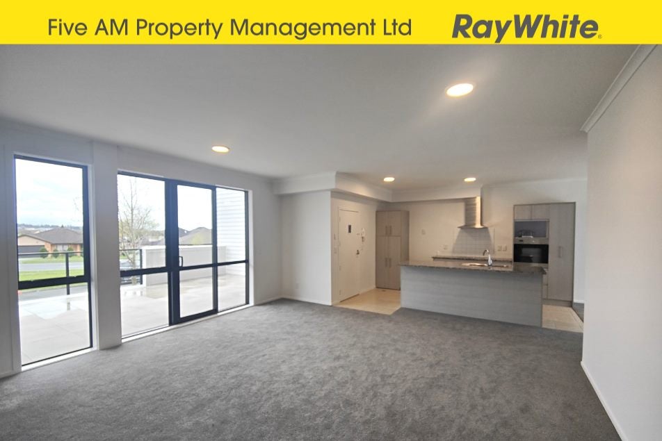 2/130 Stancombe Road, Flat Bush, Auckland - Carousel 1