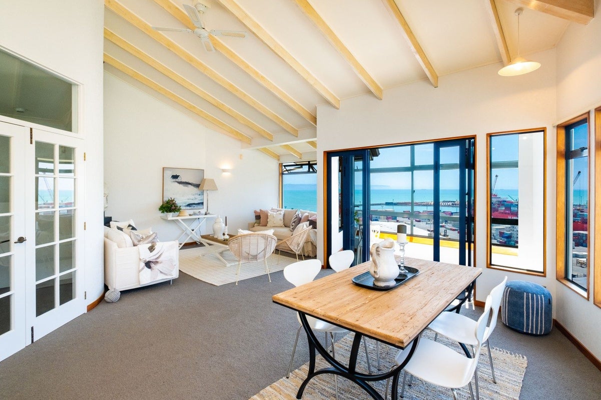 20B Seapoint Road, Bluff Hill, Napier - Carousel 1