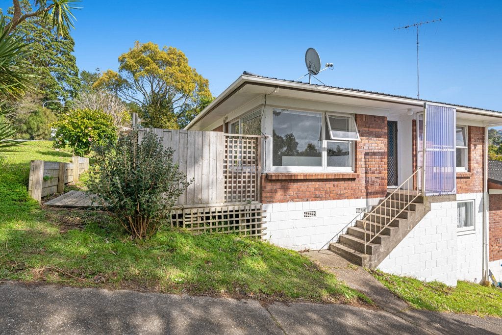 1/13 Ayton Drive, Totara Vale, Auckland - Carousel 1