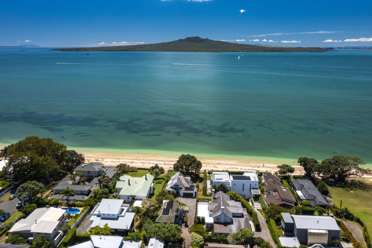 2/30 Oxford Terrace, Devonport, Auckland - Carousel 1