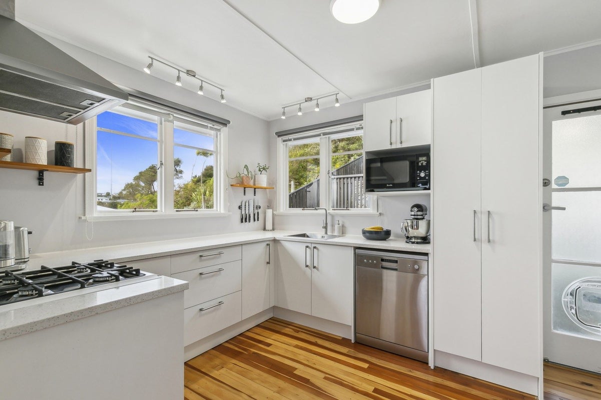 15 Link Road, Newlands, Wellington - Carousel 2