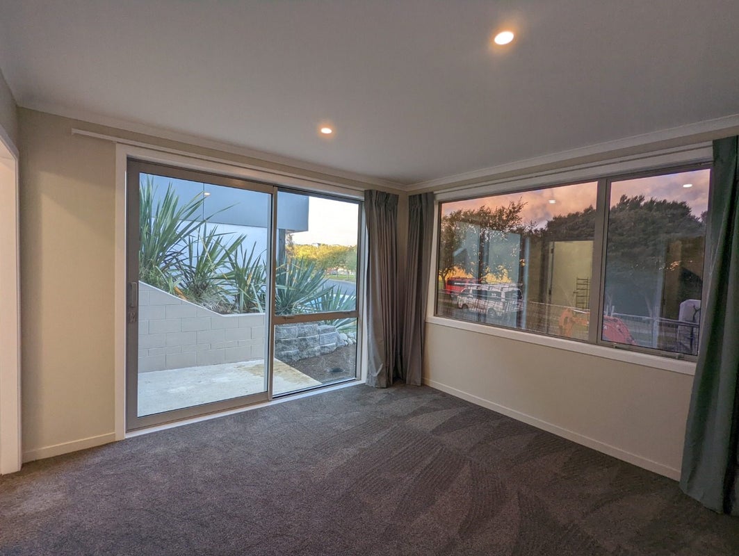 44 Albatross Close, Whitby, Porirua - Carousel 2