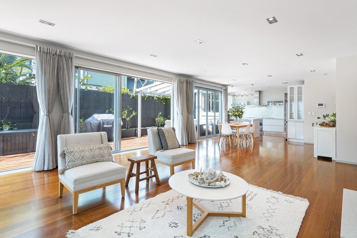 63A Wainui Avenue, Point Chevalier, Auckland - Carousel 1