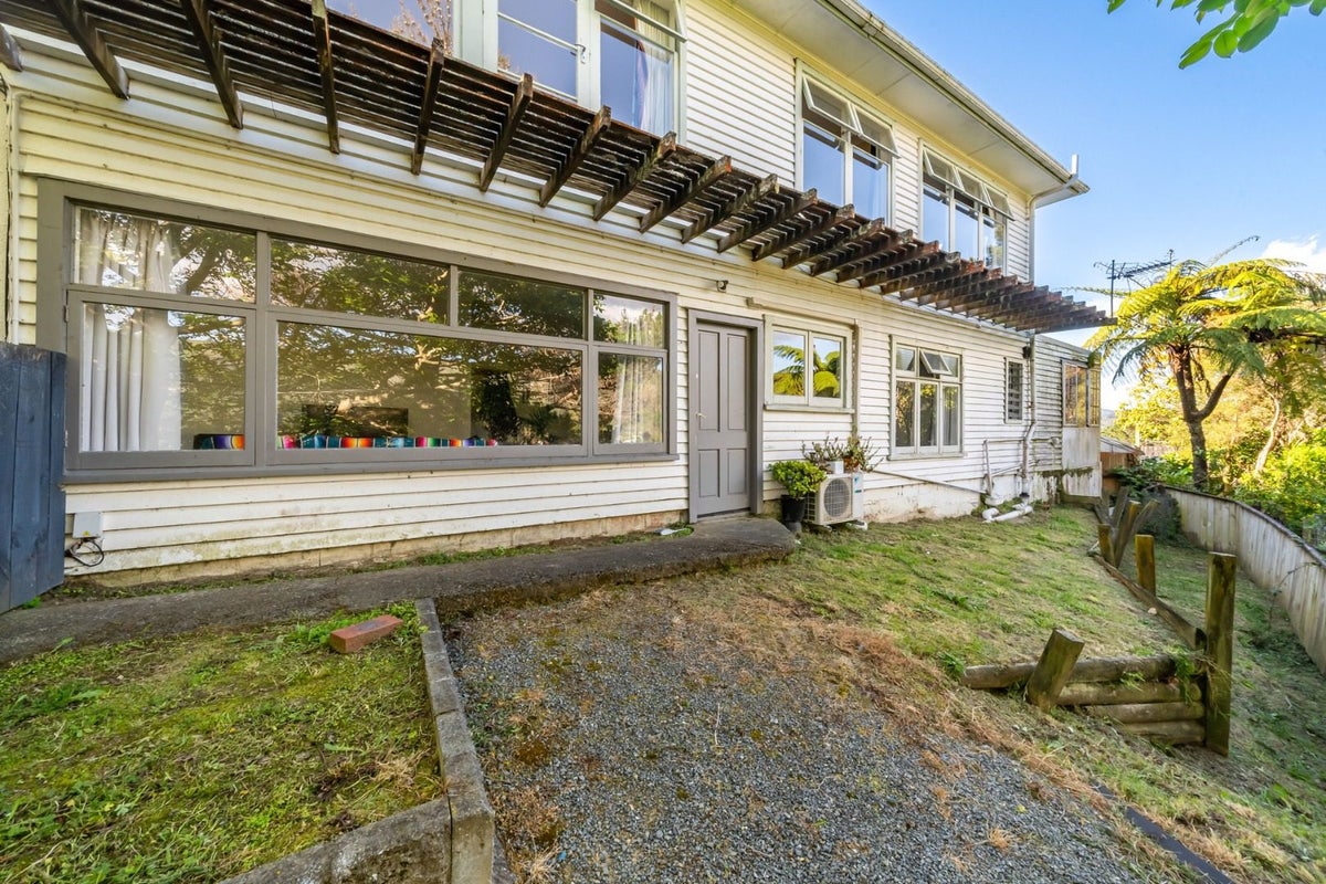 26 Amundsen Grove, Stokes Valley, Lower Hutt - Carousel 1