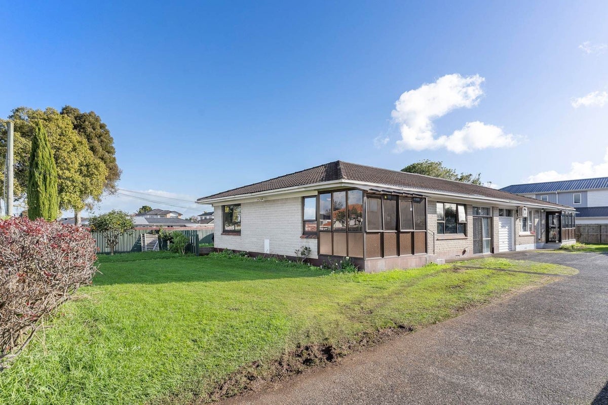 1/34 Birdwood Avenue, Papatoetoe, Auckland - Carousel 1