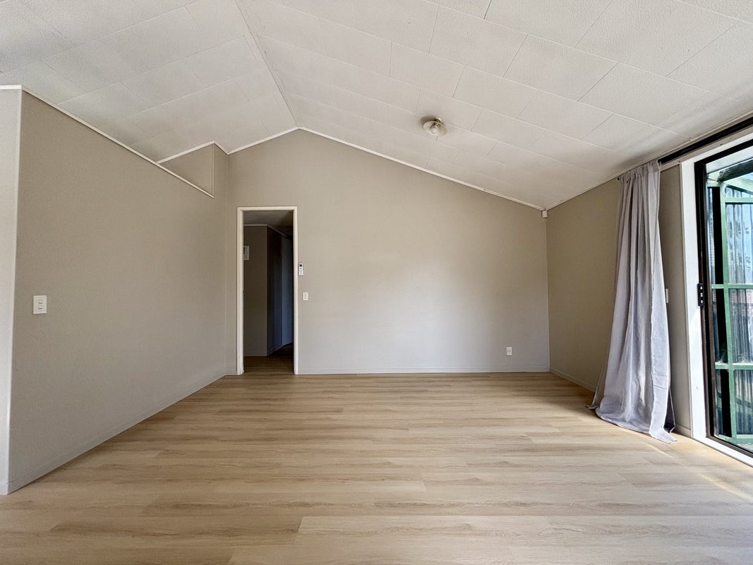 3/42 Fairlands Avenue, Waterview, Auckland - Carousel 1
