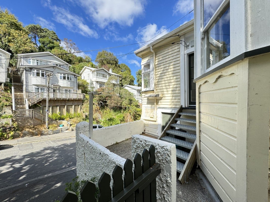 21 Adams Terrace, Aro Valley, Wellington - Carousel 2