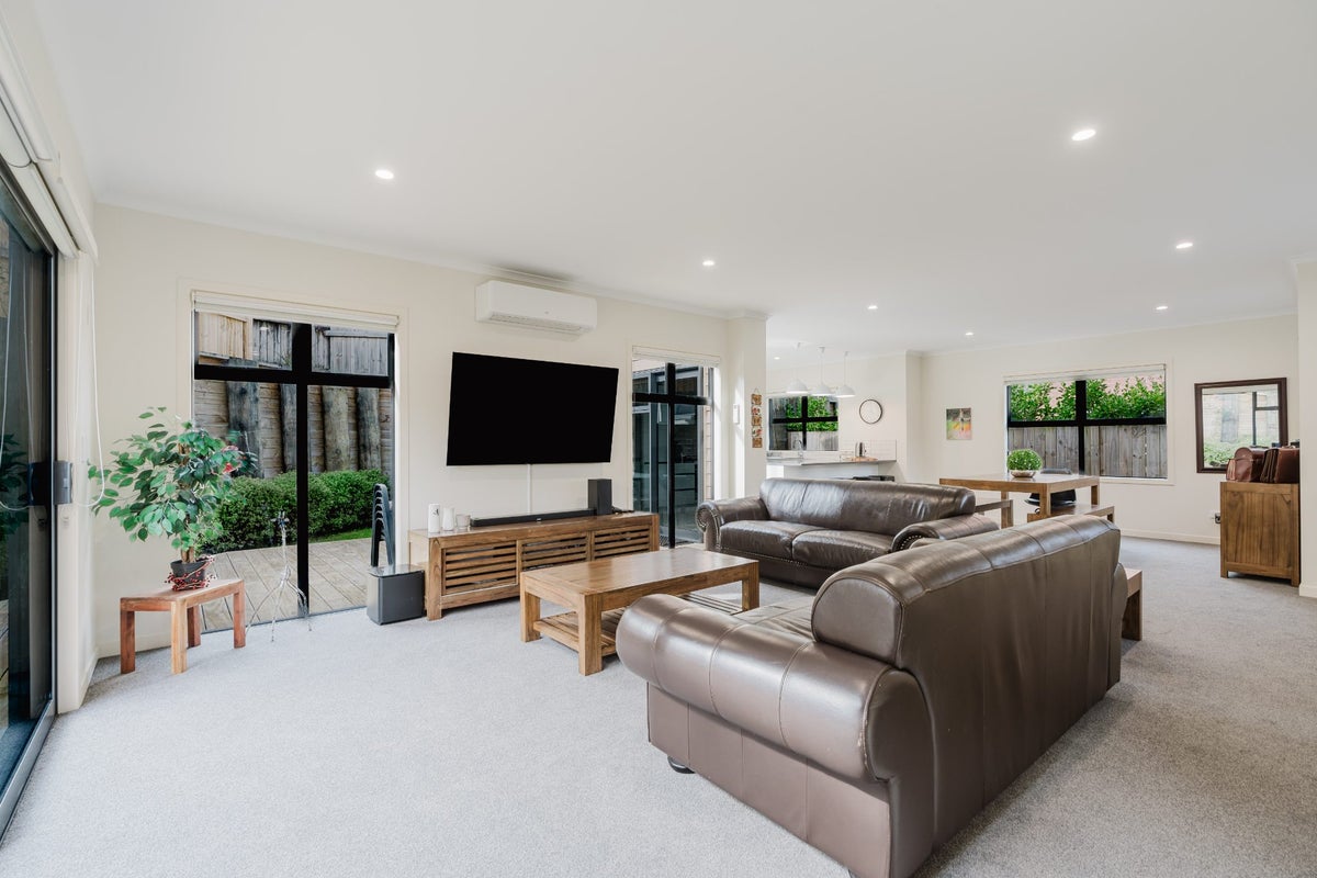 4/353 Hukanui Road, Rototuna, Hamilton - Carousel 2
