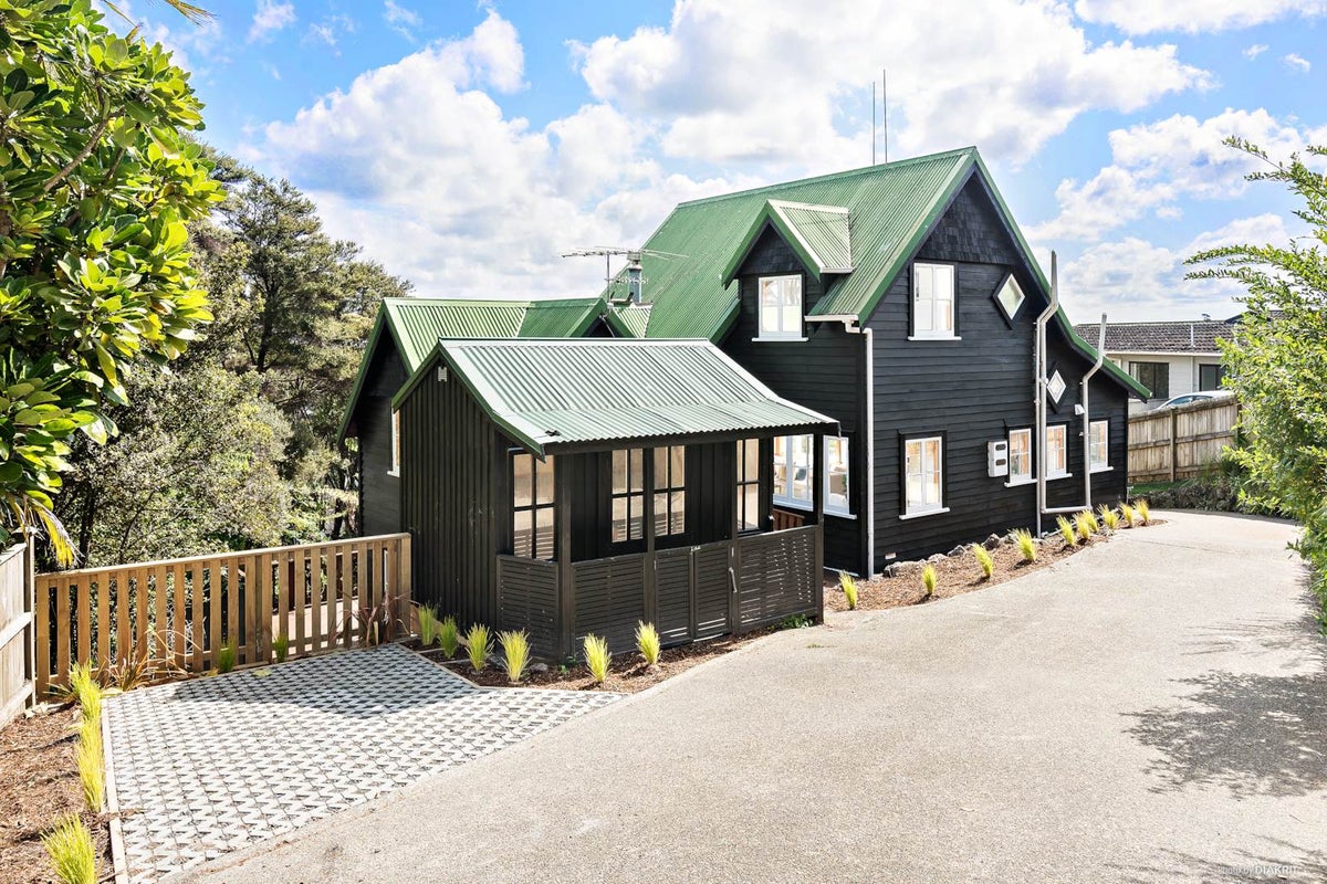 2/592 East Coast Road, Pinehill, Auckland - Carousel 1