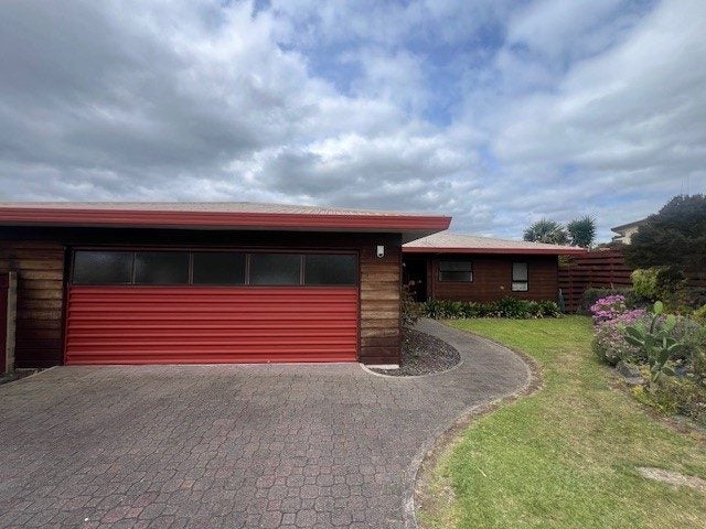 5 Holmburn Street, Welcome Bay, Tauranga - Carousel 1