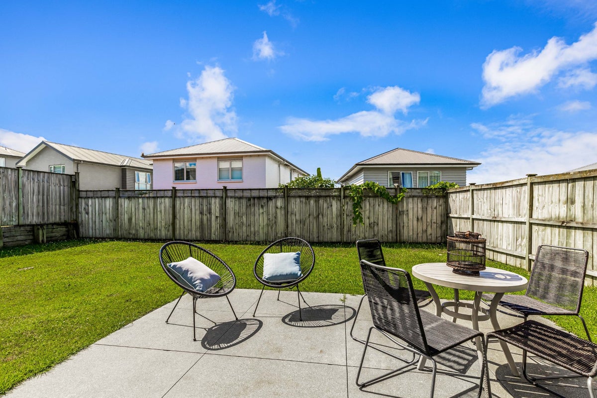 27 Mettam Drive, Swanson, Auckland - Carousel 2
