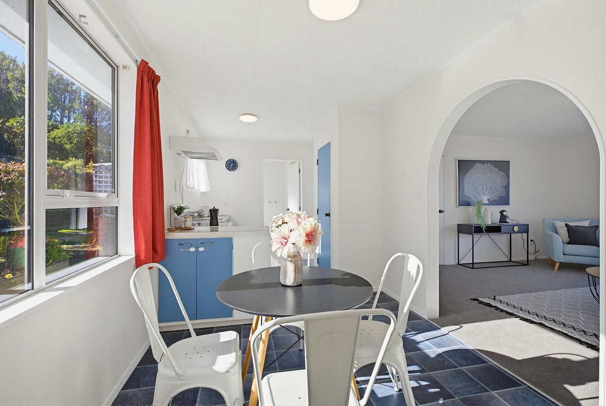 42A Mahoe Street, Tawa, Wellington - Carousel 2