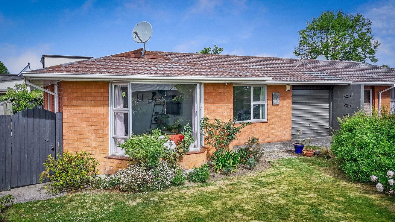 2/296B Wairakei Road, Bryndwr, Christchurch - Carousel 1