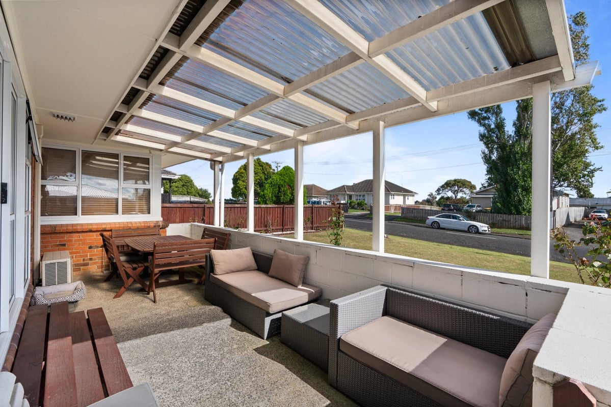 12 Hooks Road, Manurewa, Auckland - Carousel 1
