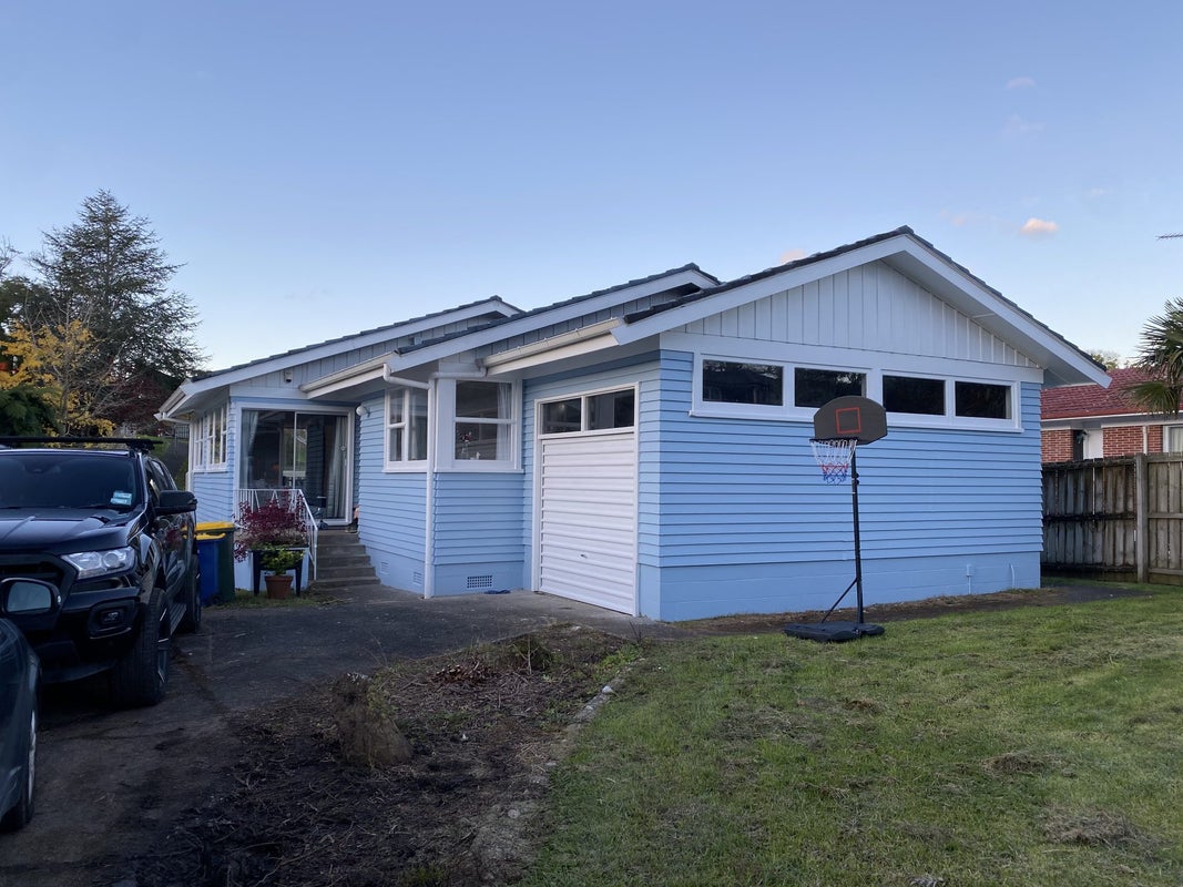 58 McDowell Crescent, Hillcrest, Auckland - Carousel 1