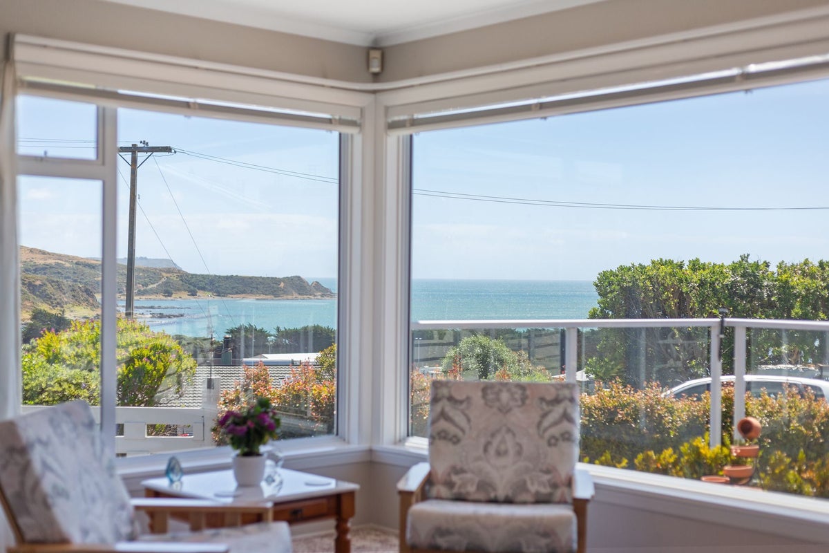 16 Mana View Road, Paremata, Porirua - Carousel 2