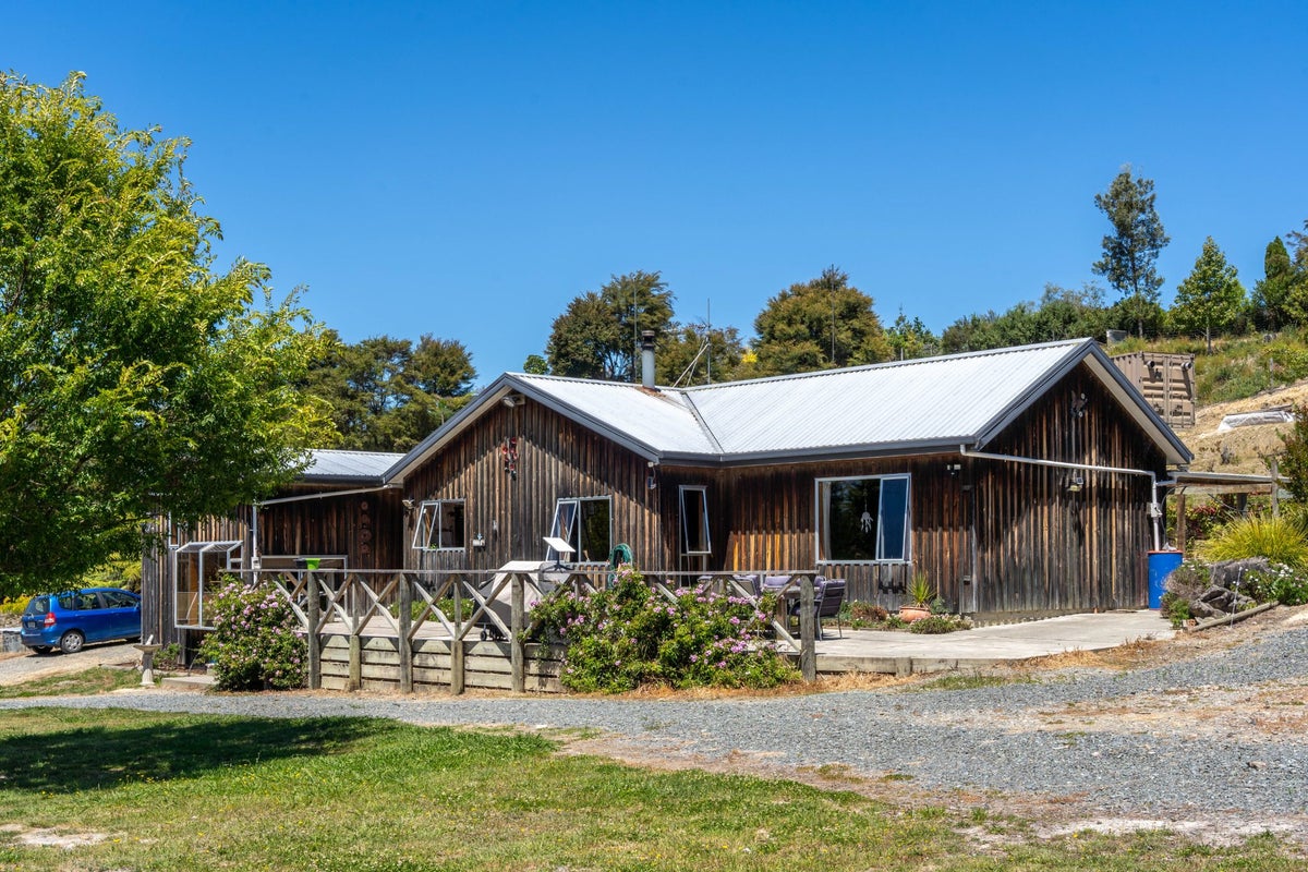 206 Seaton Valley Road, Upper Moutere - Carousel 1