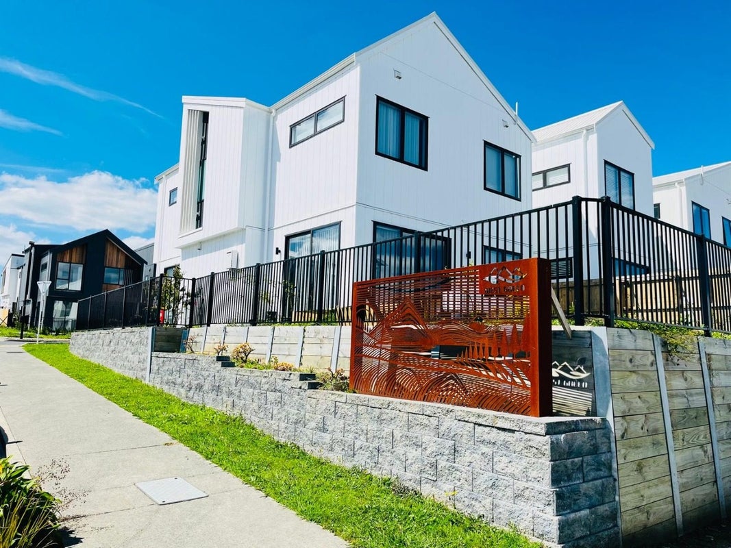 2 Porowha Road, Westgate, Auckland - Carousel 10