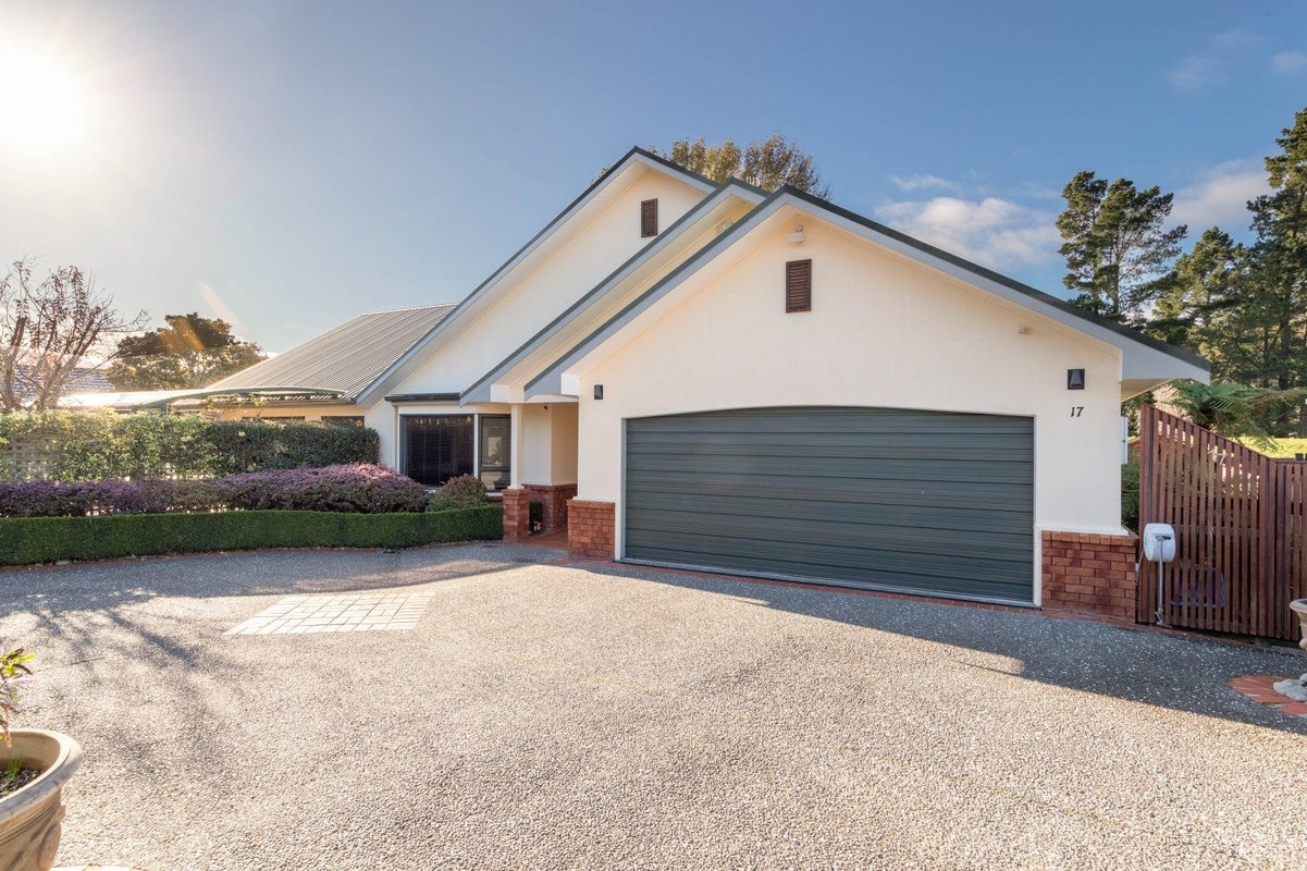 17 Mary Huse Grove, Manor Park, Lower Hutt - Carousel 2