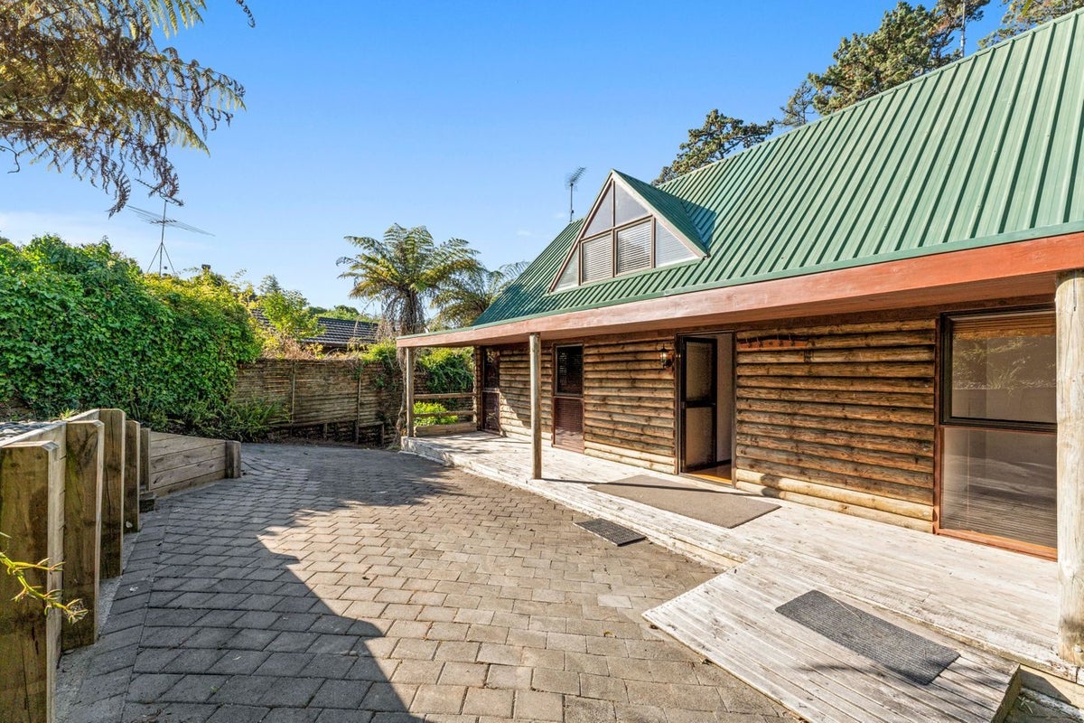 20 Montressor Place, Howick, Auckland - Carousel 2