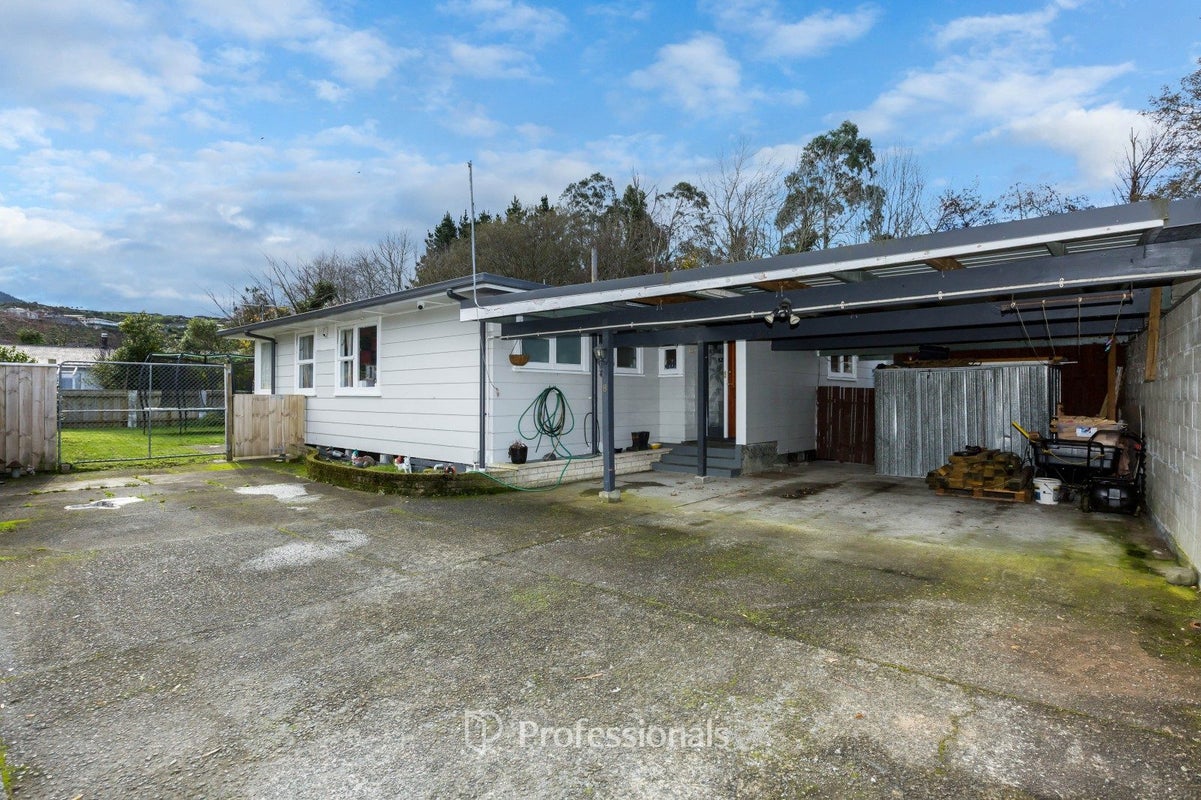 8 Longfellow Street, Trentham, Upper Hutt - Carousel 23