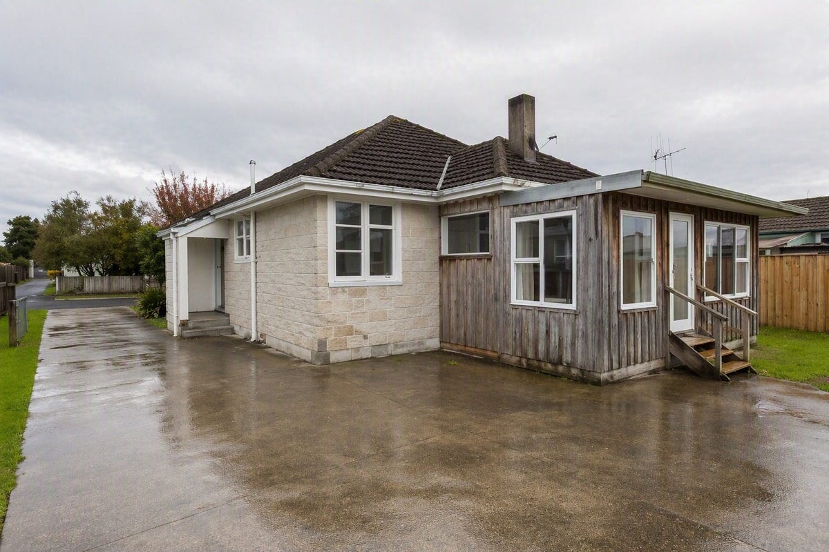 5 Slim Street, Bader, Hamilton - Carousel 11