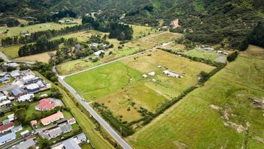 104 Upper Fitzherbert Road, Wainuiomata, Lower Hutt - Carousel 1