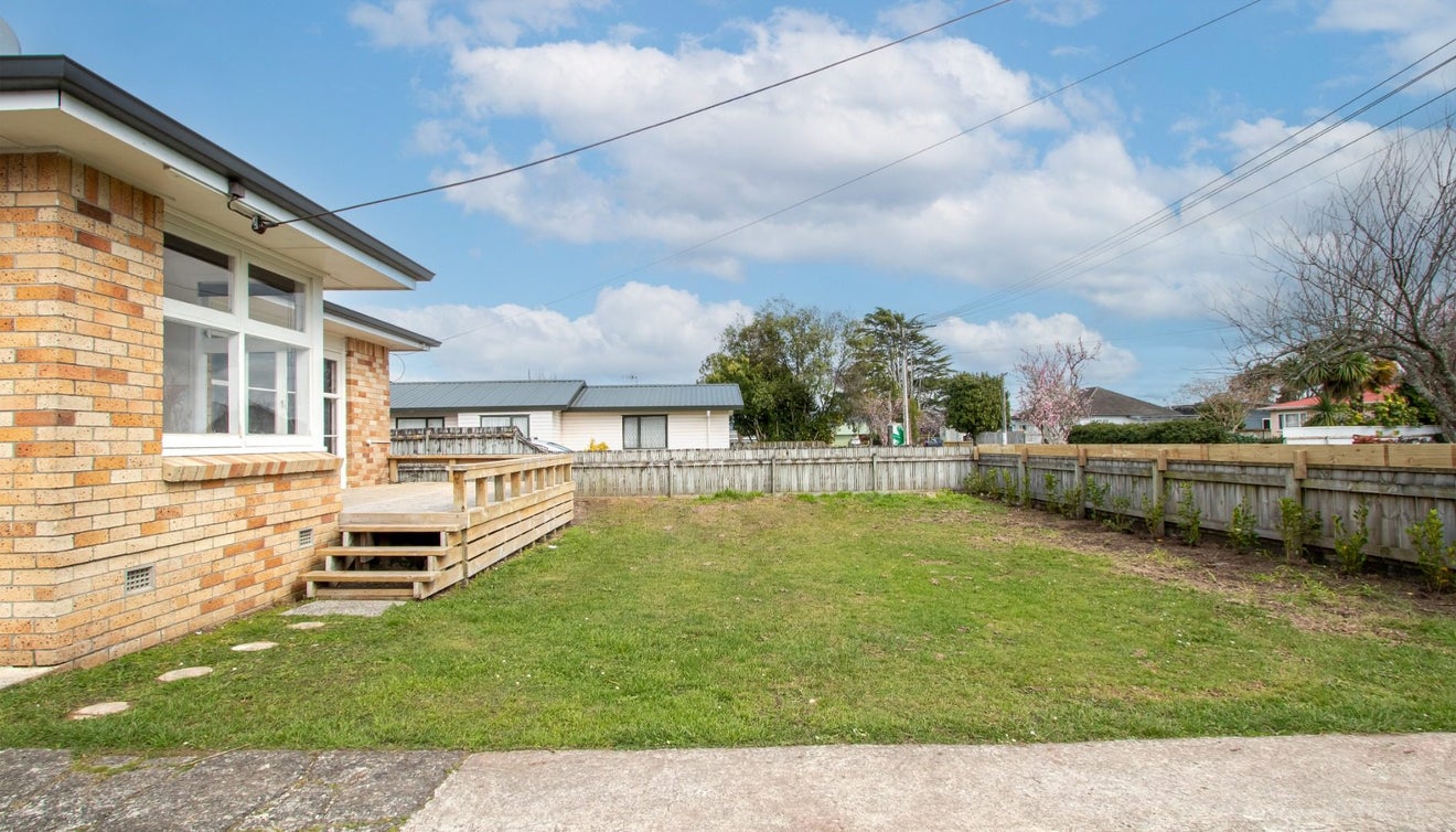 51 Irvine Street, Frankton, Hamilton - Carousel 2