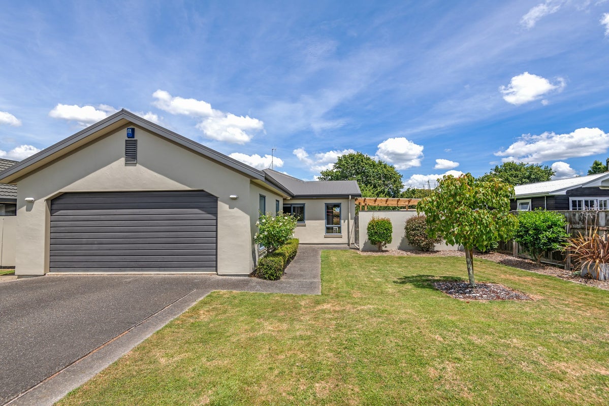 88 Summerhill Drive, Fitzherbert, Palmerston North - Carousel 2