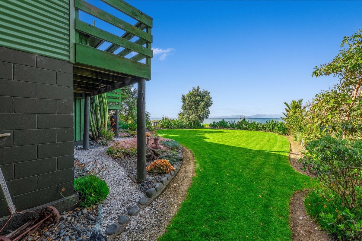 1736 East Coast Road, WHAKATIWAI, MIRANDA - Carousel 20