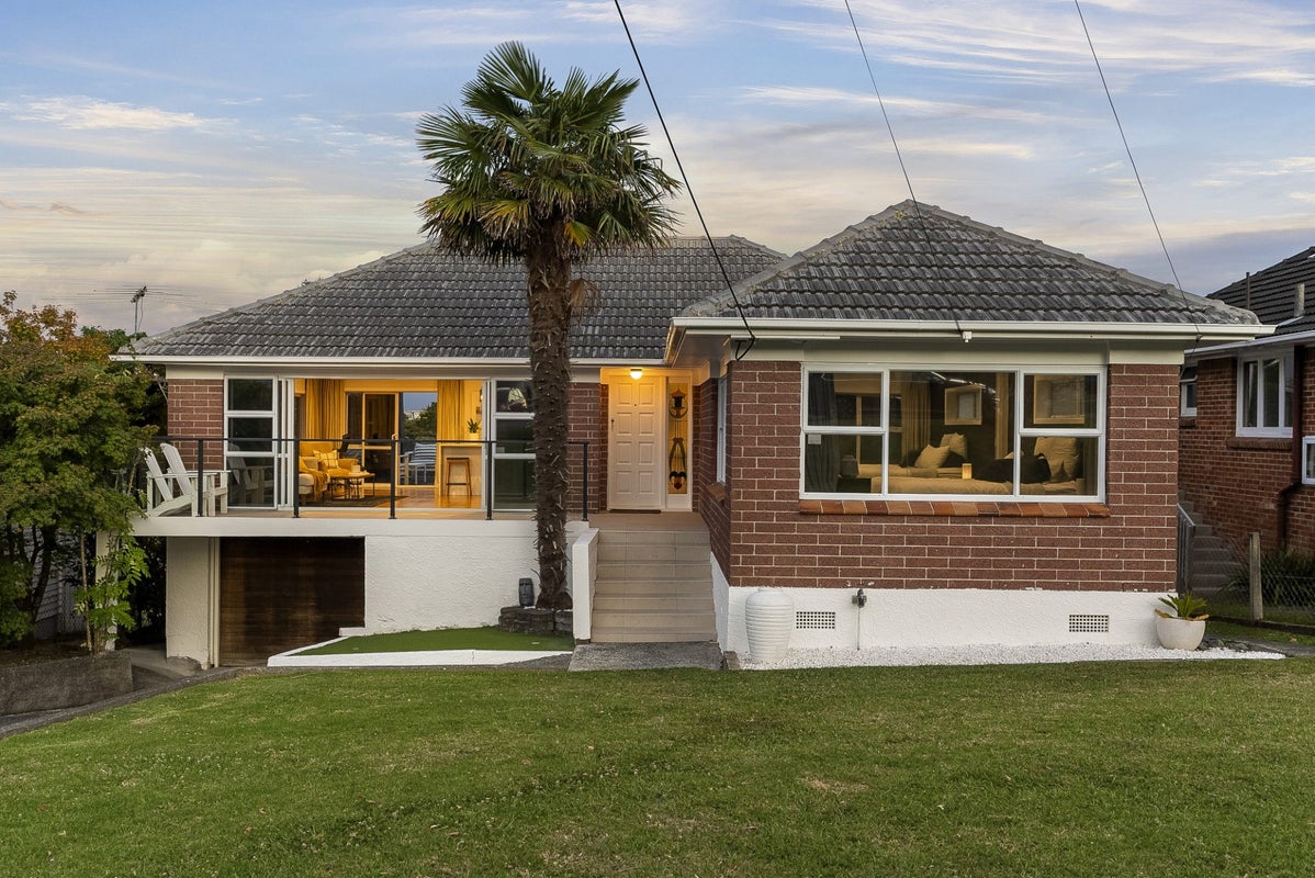 14 Tui Glen Road, Birkenhead, Auckland - Carousel 1
